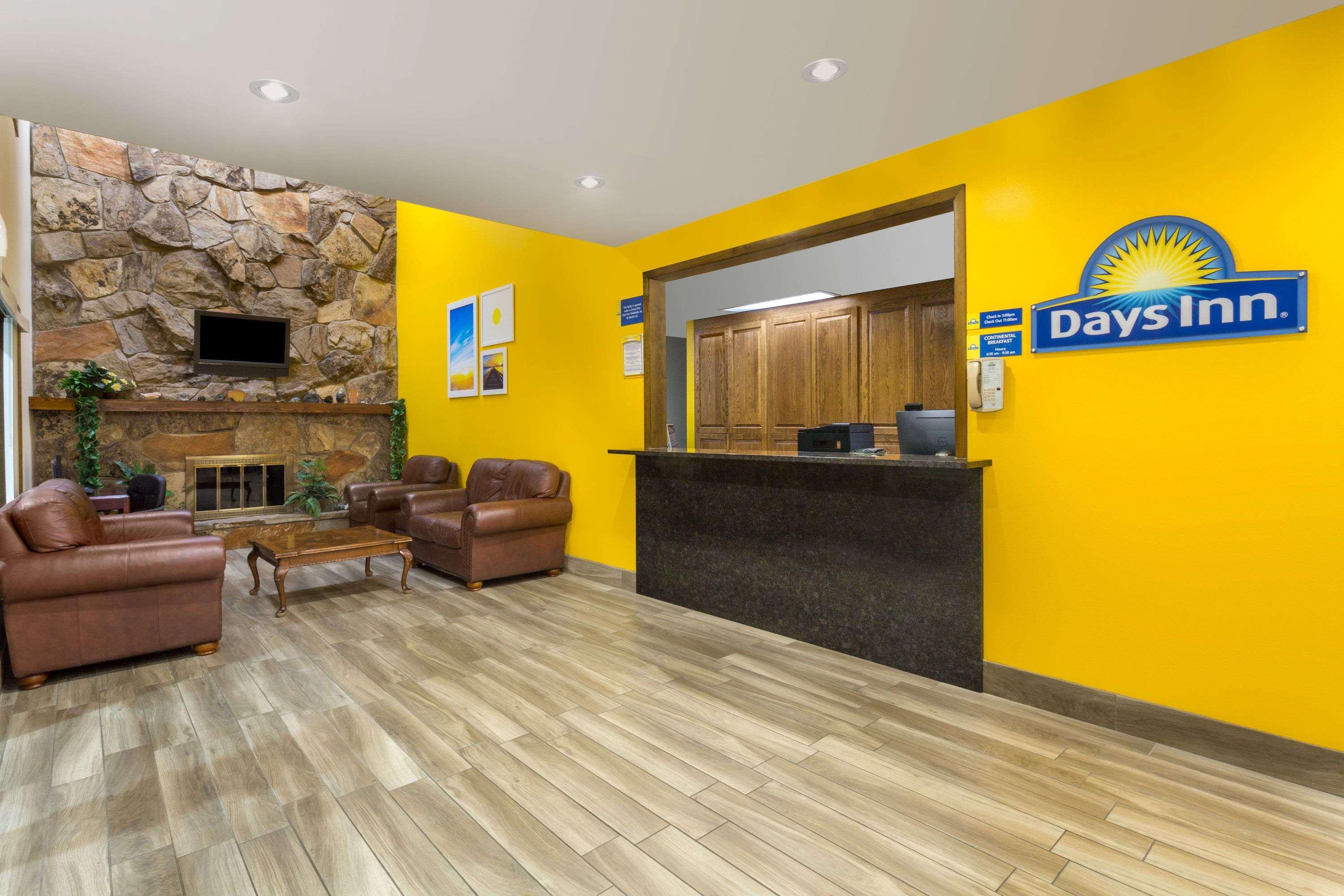 Days Inn By Wyndham Delta Exteriör bild